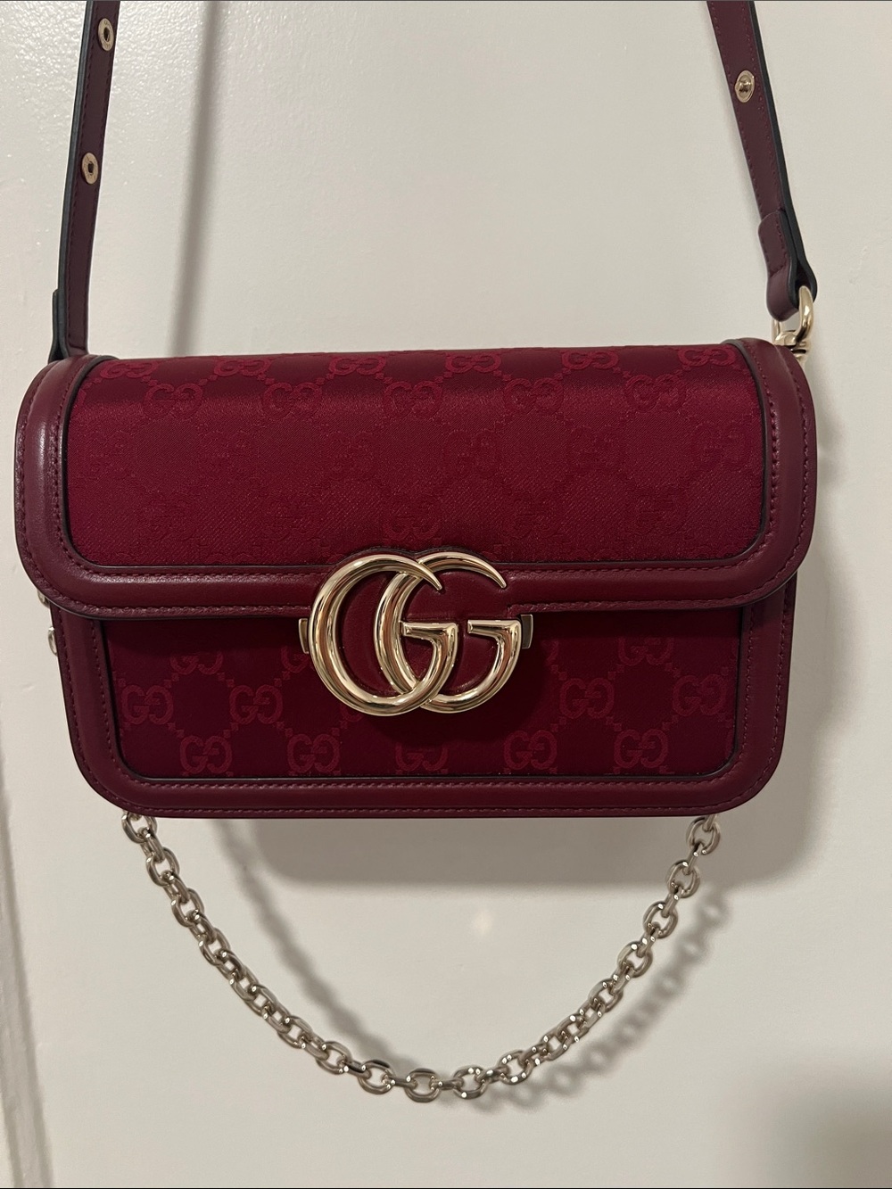 Authentic Gucci burgundy crossbody bag with removable strap - GG emblem